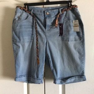 Gloria Vanderbilt Rachel denim shorts Size 16W New